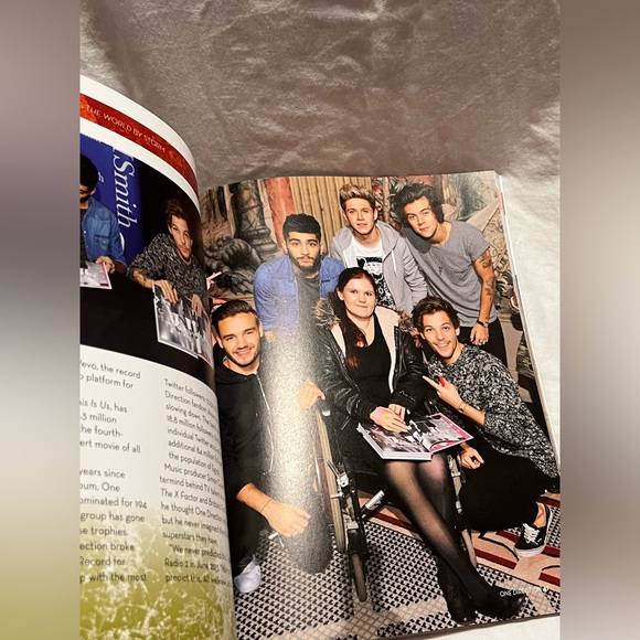 Bundle of 4 One Direction books! - Picture 9 of 16